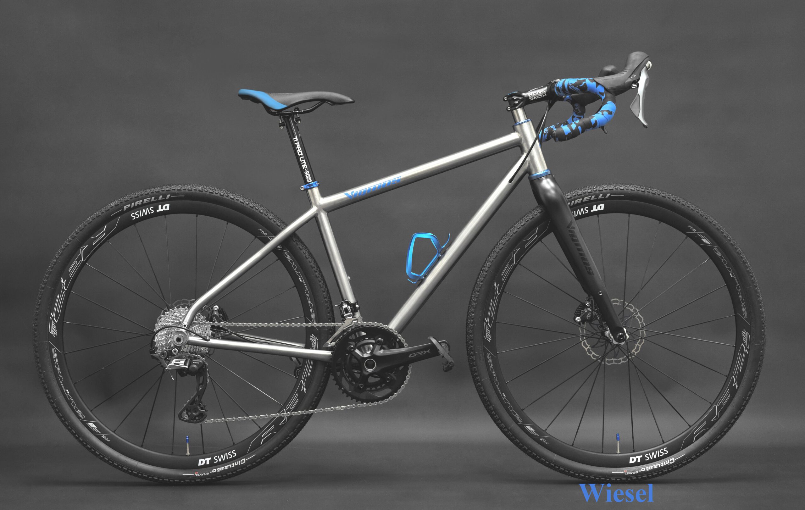 Wiesel-blau-scaled