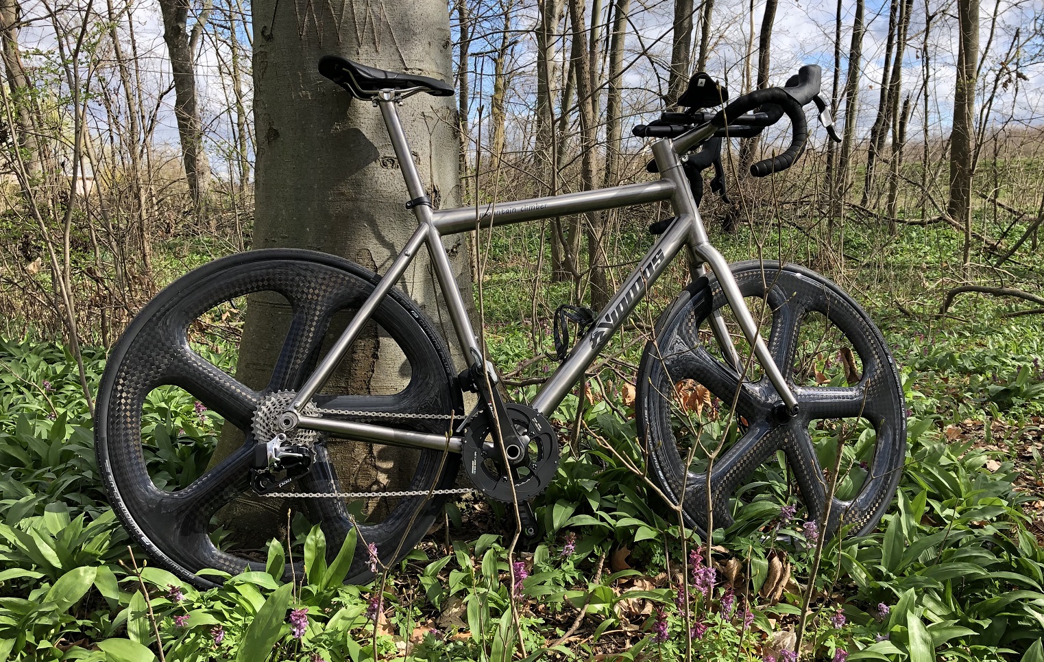 Hier gehts es zum Onlineshop für Titananbauteile, Rohloffantriebe und weiter Bikeparts aus Titan